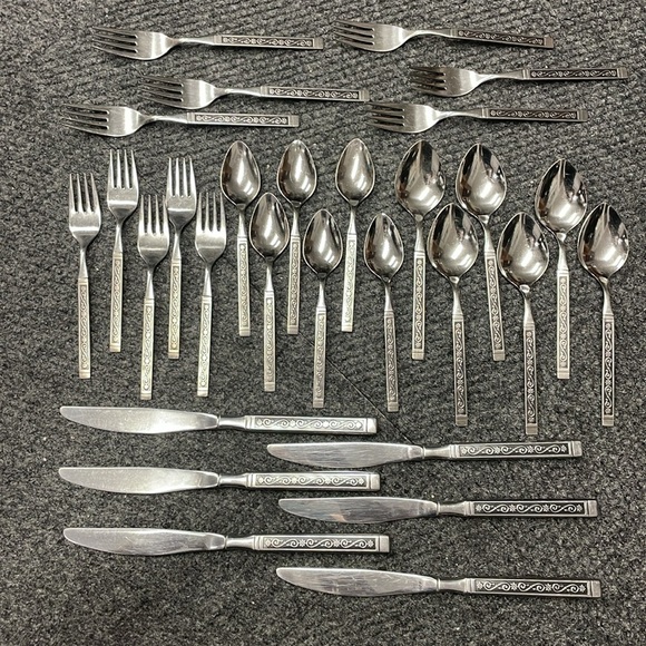 Oneida Spanish Court Lot of 24 flatware serving utensils Sterling Silver - Picture 5 of 7